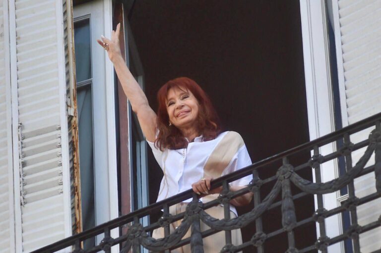 Cristina Kirchner apunta contra la Justicia y el Gobierno antes de ir a Comodoro Py por el juicio de los Cuadernos: El show debe continuar