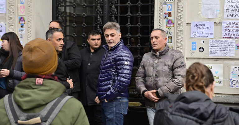 El Gobierno otra vez intenta cambiar la seguridad de los funcionarios, pero el custodio de Cristina sigue a cargo de la protección a los ex presidentes