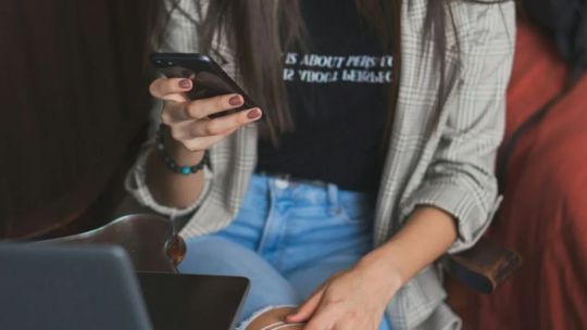 Córdoba: elevan a juicio un caso de manipulación de imágenes con IA que involucra a menores