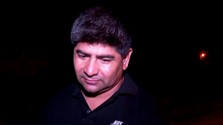 Ilustración referencial de un portero escolar en un pasillo