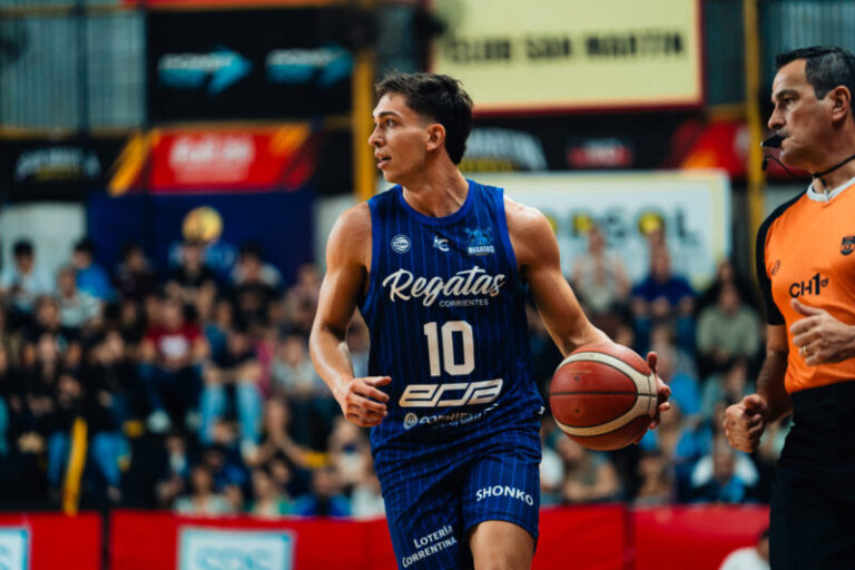 Andrés Jaime, base de Regatas Corrientes, durante un partido de la Liga Nacional de Básquet.