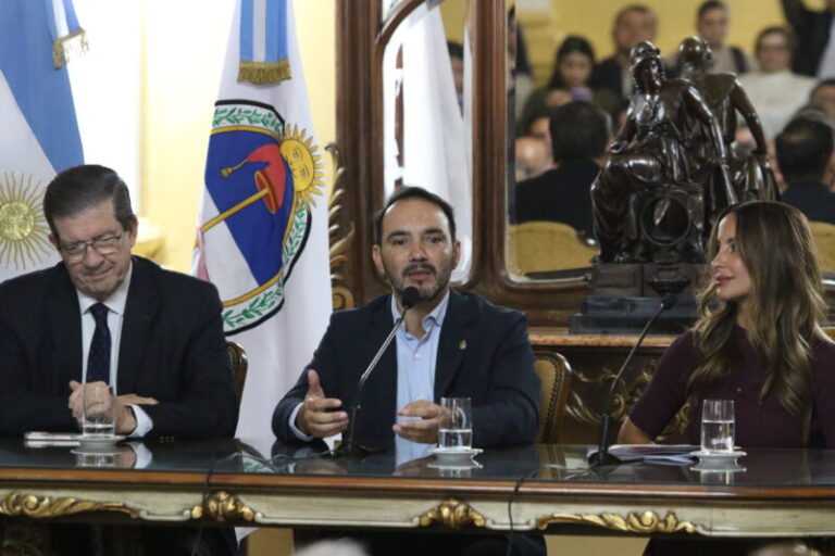 Gobernador Gustavo Valdés durante la presentación de ArteCo 2026 en el Salón Amarillo