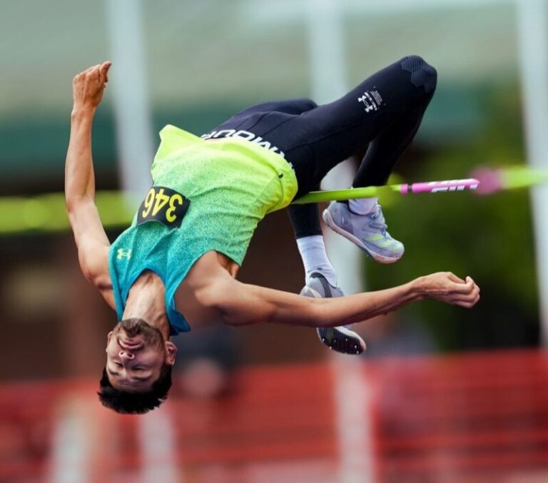 Atletas correntinos compitiendo en la Copa Nacional de Clubes de Atletismo en el CENARD