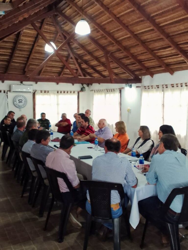 Reunión de autoridades y productores rurales en la Sociedad Rural de Corrientes
