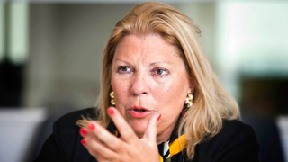 Retrato de la diputada nacional Elisa Carrió durante una entrevista.