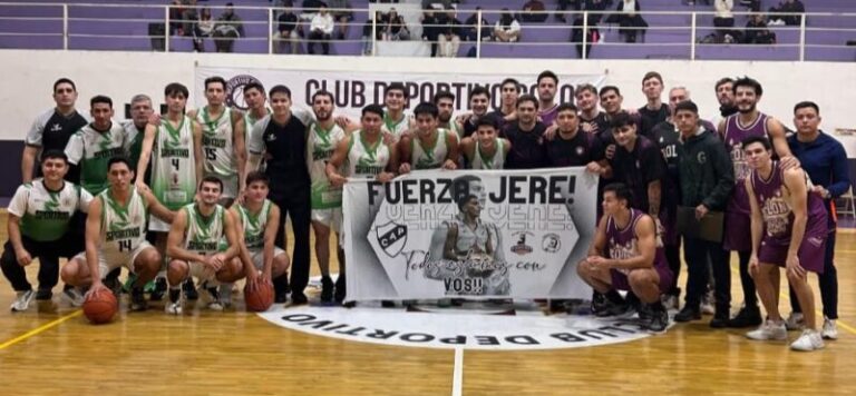 Partido de básquet entre Colón y Sportivo Corrientes en el estadio Mario Castellano