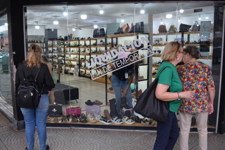Augusto Marcelo Massochi, titular de APIC, durante una entrevista sobre el comercio en Corrientes