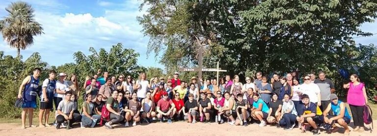 Celebración religiosa durante la Semana Santa en la parroquia San Pedro de Perugorría, Corrientes.