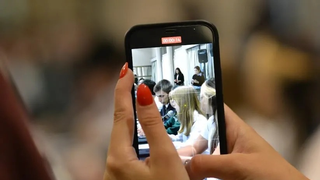 Grupo de estudiantes participando en una sesión del Concejo Deliberante Estudiantil en la ciudad de Corrientes.