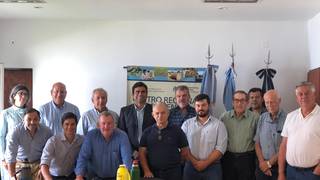 Representantes del Consejo de Veterinarios y del INTA en reunión de trabajo.