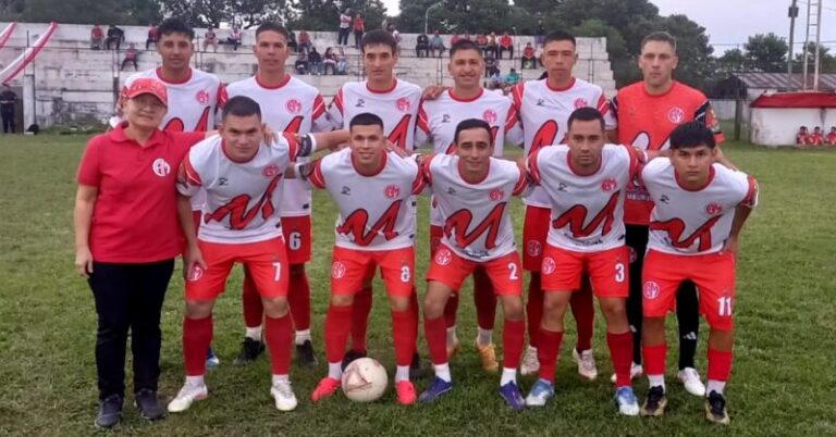 Ilustración de un partido de fútbol representando la Copa de la Liga Correntina