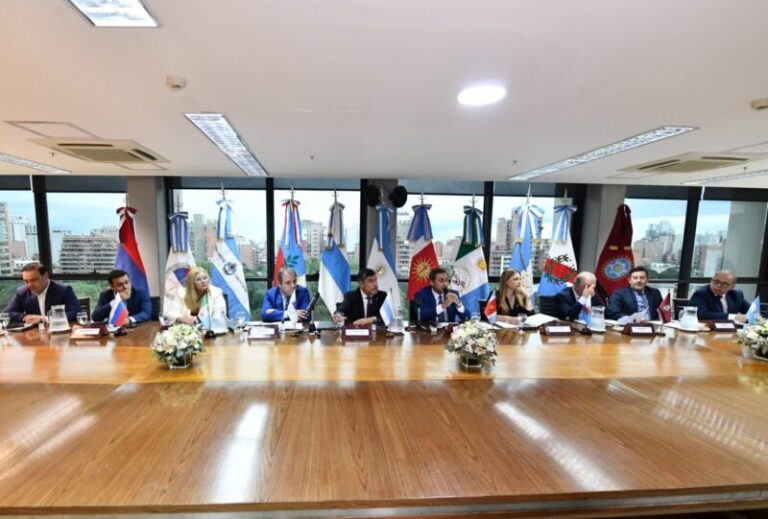 Delegación de Corrientes en la sesión plenaria del Parlamento del Norte Grande en Tucumán