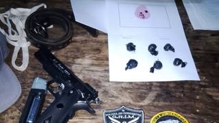 Ilustración genérica de un procedimiento policial nocturno en la ciudad de Corrientes.