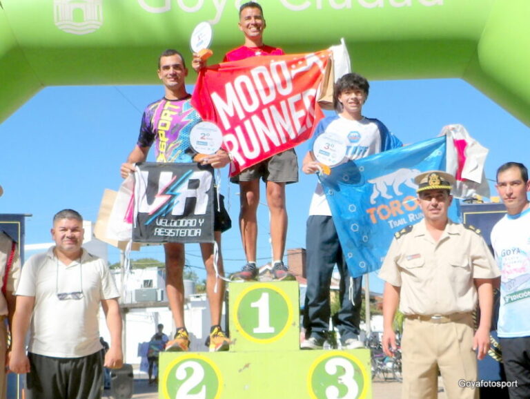 Corredores durante la prueba pedestre en adhesión a la Fiesta Nacional del Surubí en Goya