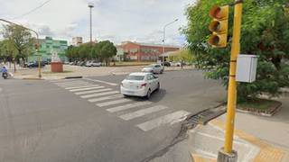 Lugar del accidente de moto en la intersección de Avenida Artigas y calle Moreno, Corrientes.