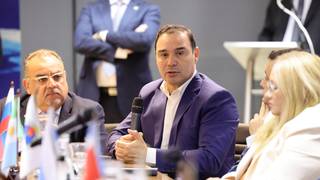 Senador Gustavo Valdés durante su participación en el Parlamento del Norte Grande en Tucumán.