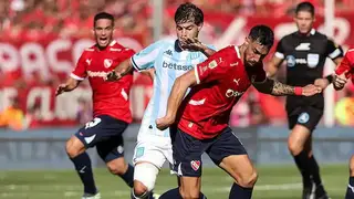 Escudos de Independiente y Racing Club, protagonistas del clásico de Avellaneda.