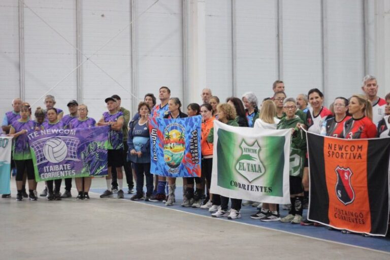 Jugadores de Newcom participando en la Liga Correntina en el Multiespacio San Juan Bautista de Ituzaingó