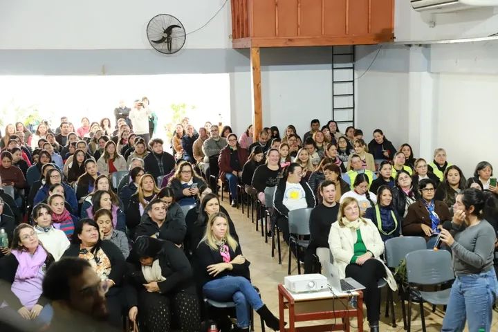 Personas participando en taller de Lengua de Señas en la Casa del Bicentenario de Corrientes