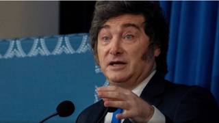 El Presidente Javier Milei durante una alocución pública.