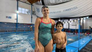 Lautaro Aguirre y Sofía Fages, nadadores del Club de Regatas Corrientes