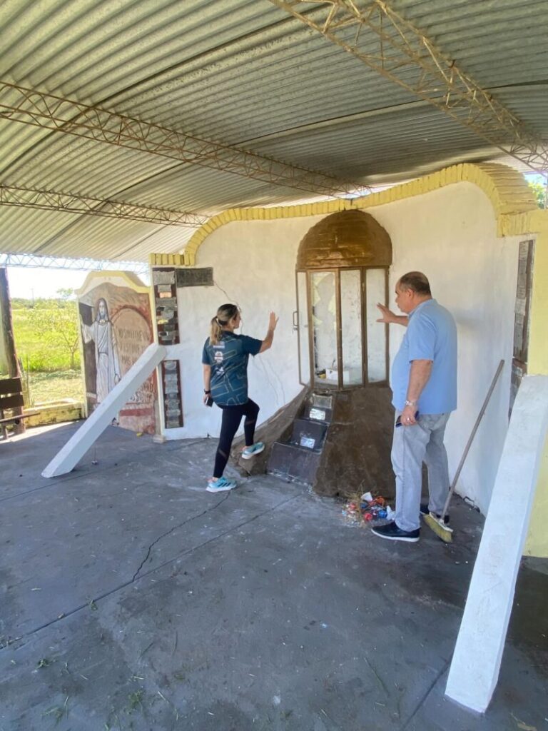 Gruta de la Virgen de los Remedios en Parada Coco, Empedrado, luego del acto vandálico.