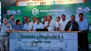 Remate de ganado en el salón de actos del Banco de la Nación Argentina