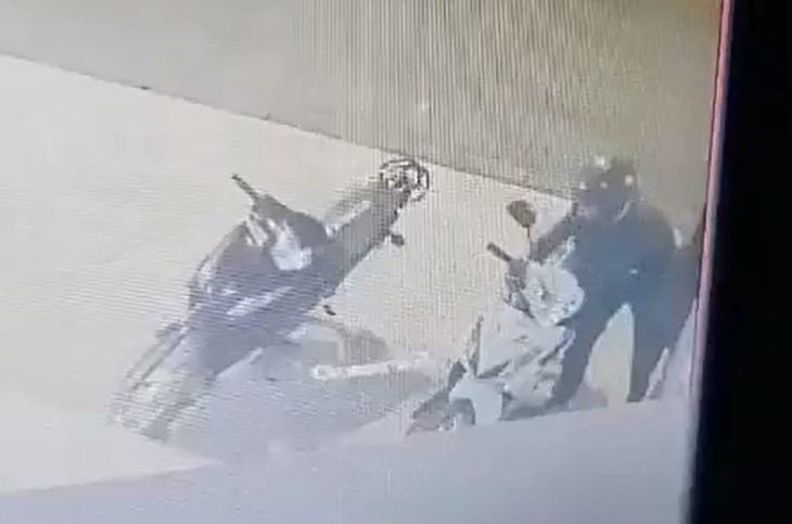 Fotografía de una motocicleta Honda Wave similar a la robada al voluntario de Los Ángeles del Puente.