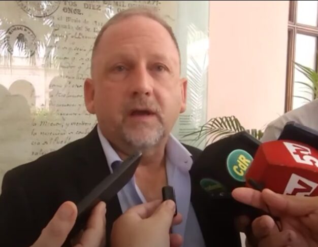 Gustavo Roselló, referente de la Cámara de la Construcción en Corrientes, durante una entrevista.