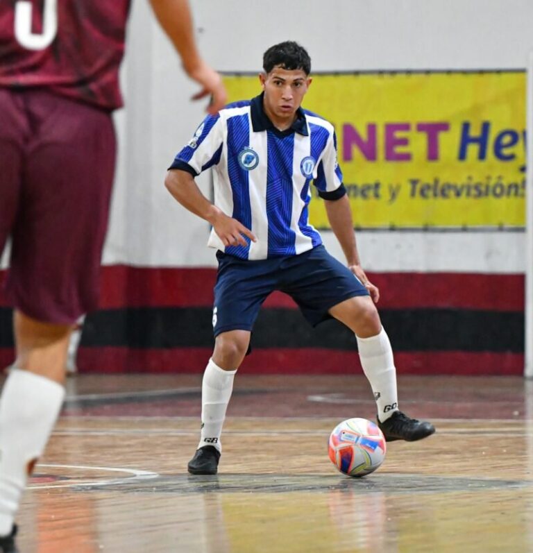 Partido de futsal entre Corrientes Interior y Mendoza en Esquina