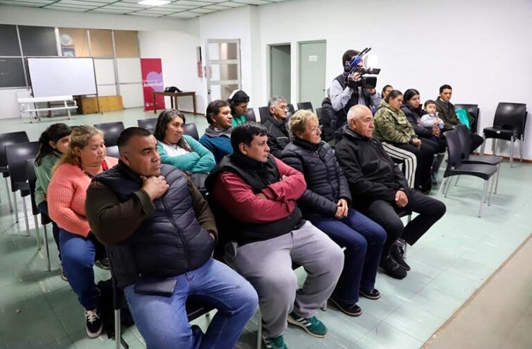 Entrega de semillas para huertas comunitarias a iglesias evangélicas en Bella Vista