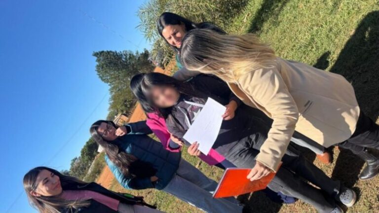 Juzgado de Santo Tomé notifica adopción a adolescente en su hogar