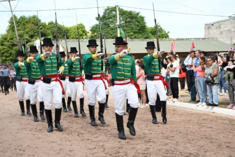Acto conmemorativo del 183° aniversario de la Batalla de Laguna Brava en la plaza Joaquín Madariaga