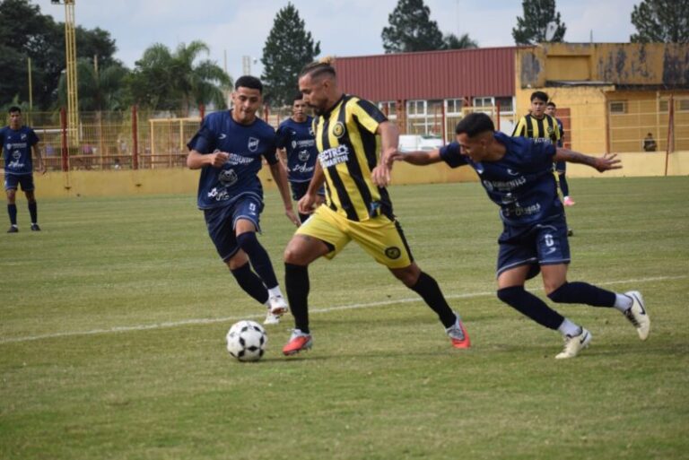 Jugadores de Lipton celebrando la clasificación a semifinales del Provincial de Clubes