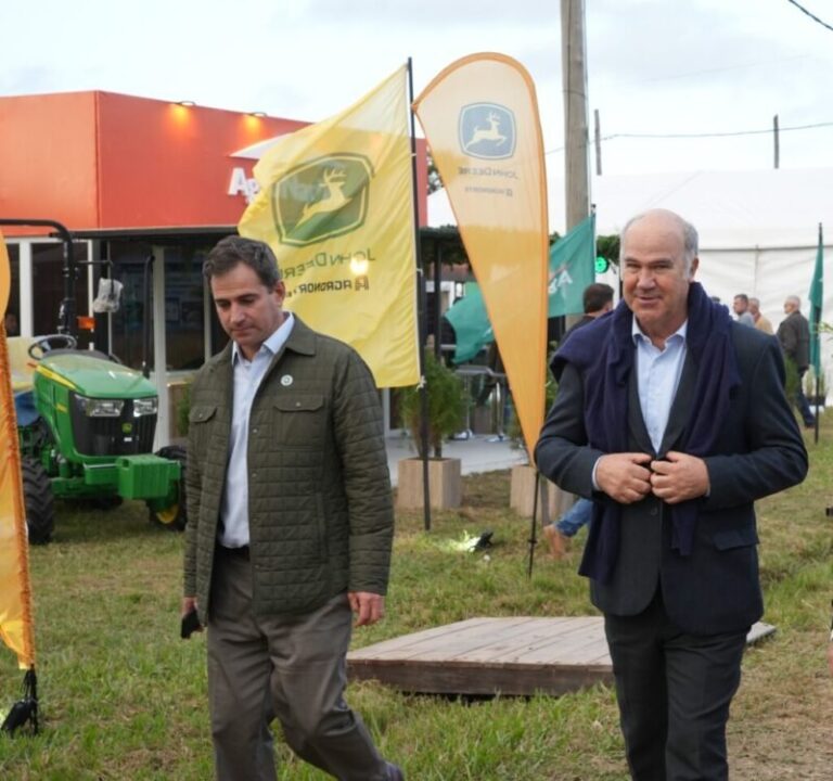 Sergio Iraeta y Manuel Chiappe recorren la muestra Nacionales en la Sociedad Rural de Corrientes