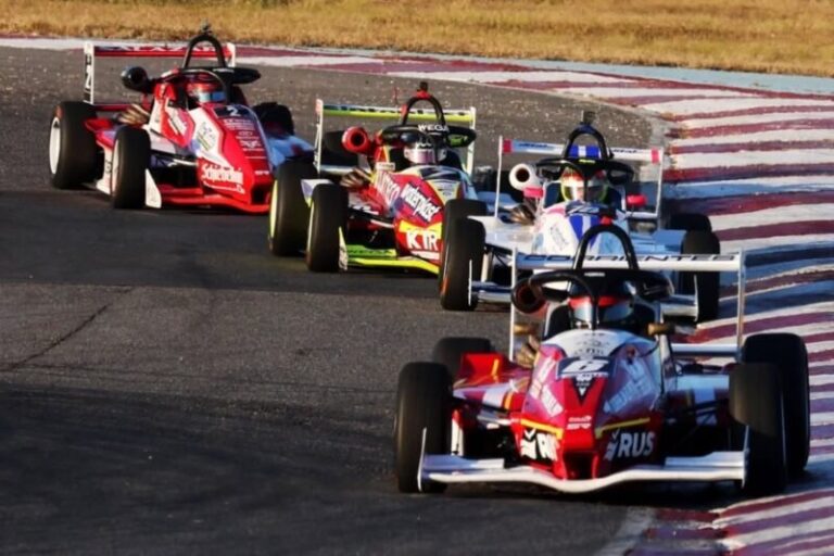Benjamín Traverso en el autódromo Oscar Cabalén durante la segunda final de la Fórmula 3 Metropolitana