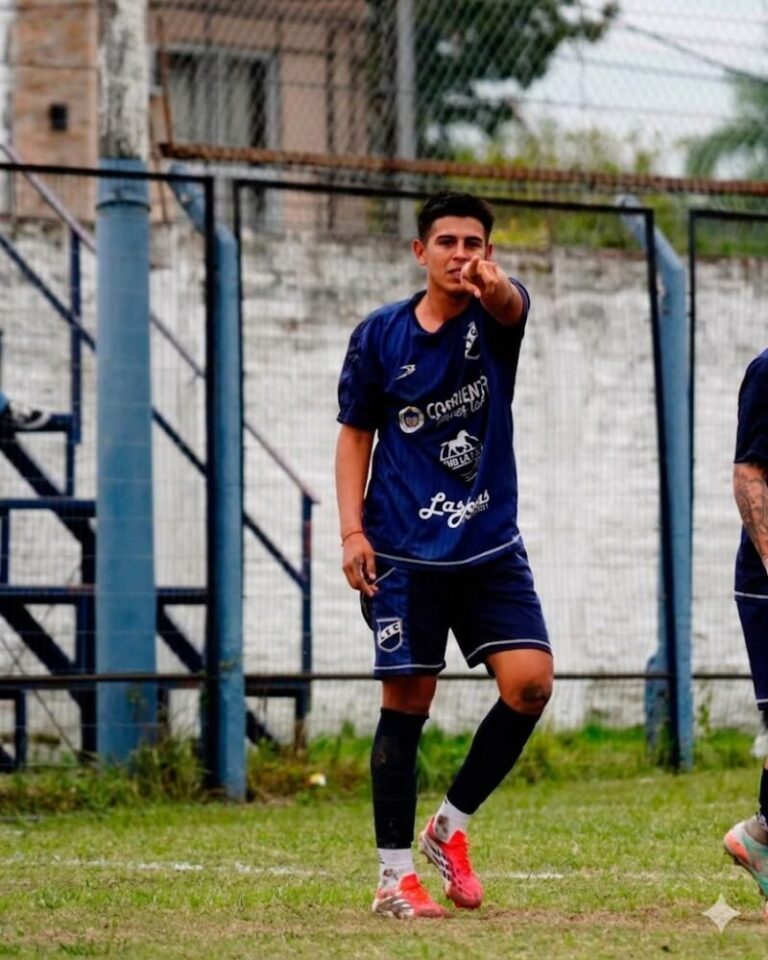 Partido de fútbol entre Lipton y Huracán de Goya por semifinal del Provincial de Clubes
