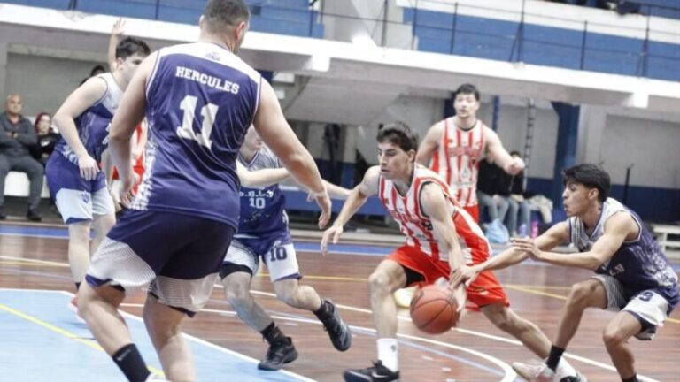 Partido de básquet entre San Martín y El Tala en Corrientes
