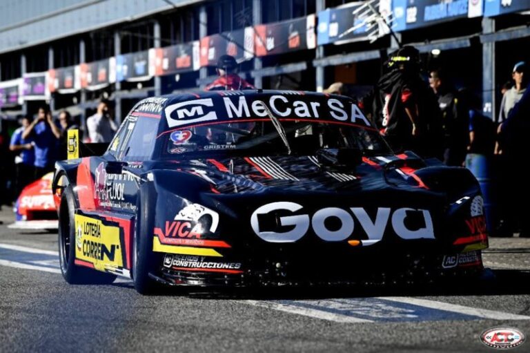 Auto de Ignacio Vilas en pista del TC Pista Mouras en La Plata