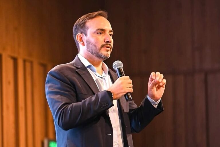Gobernador Juan Pablo Valdés durante declaraciones sobre tarifa diferencial