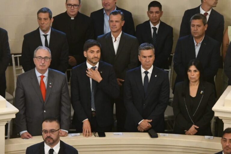 Gobernadores Juan Pablo Valdés y Maximiliano Pullaro en un encuentro de gestión en Rosario