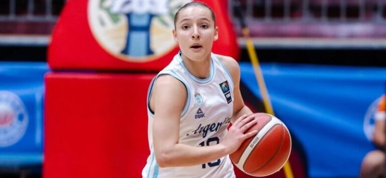 Jugadoras de la selección argentina femenina U18 en partido de AmeriCup