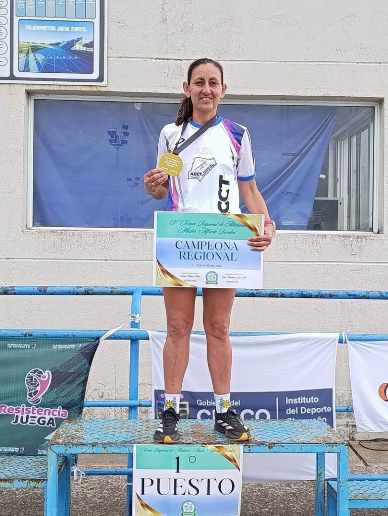 Atletas de Curuzú Cuatiá en el podio del Regional Máster de atletismo