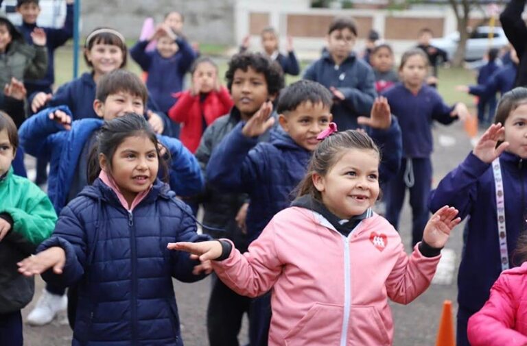 Alumnos de escuelas primarias participan en actividades de educación vial en el Parque Temático de Bella Vista