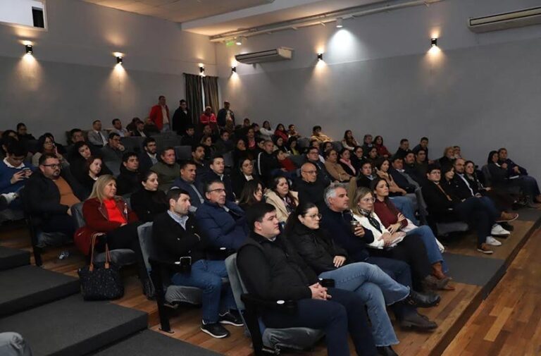 Intendentes reunidos en jornada de capacitación en Bella Vista