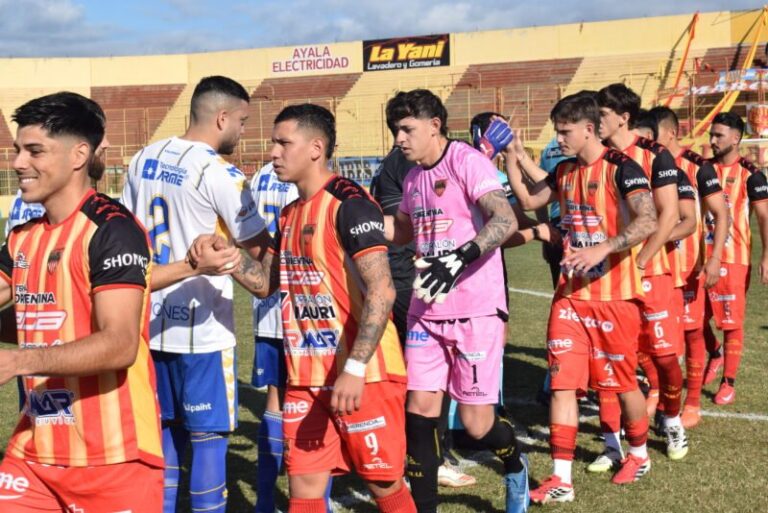 Jugadores de Boca Unidos en partido del Federal A