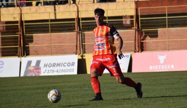 Partido de fútbol entre Boca Unidos y Tucumán Central por el Torneo Federal A