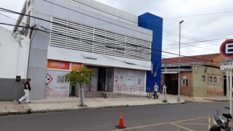Pago de sueldos a trabajadores municipales en Corrientes