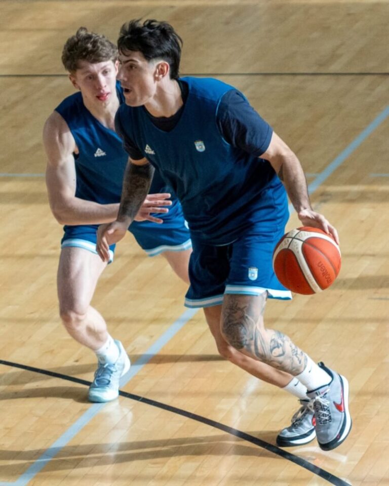 Jugadores de la Selección Argentina de básquet durante el entrenamiento en Zárate