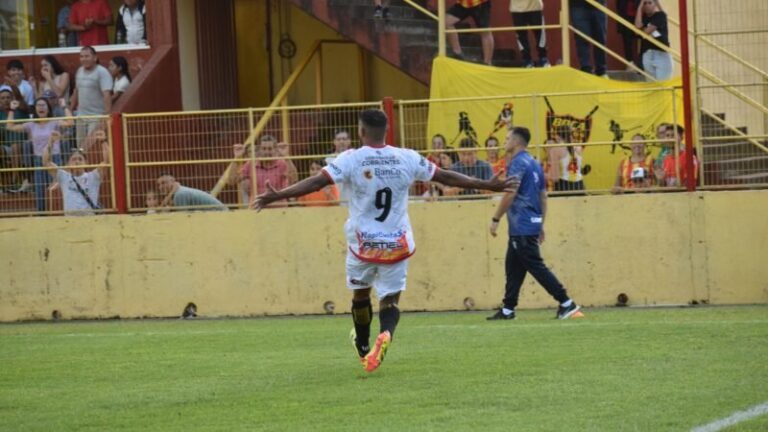 Cristián Chávez, delantero de Boca Unidos